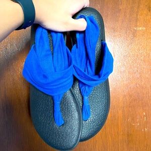 blue sanuk sandals